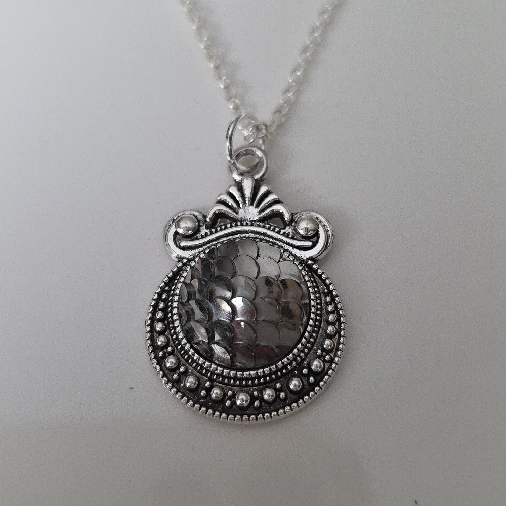 Mermaid Irridescent 925S Plate 20 Inch Chain Necklace